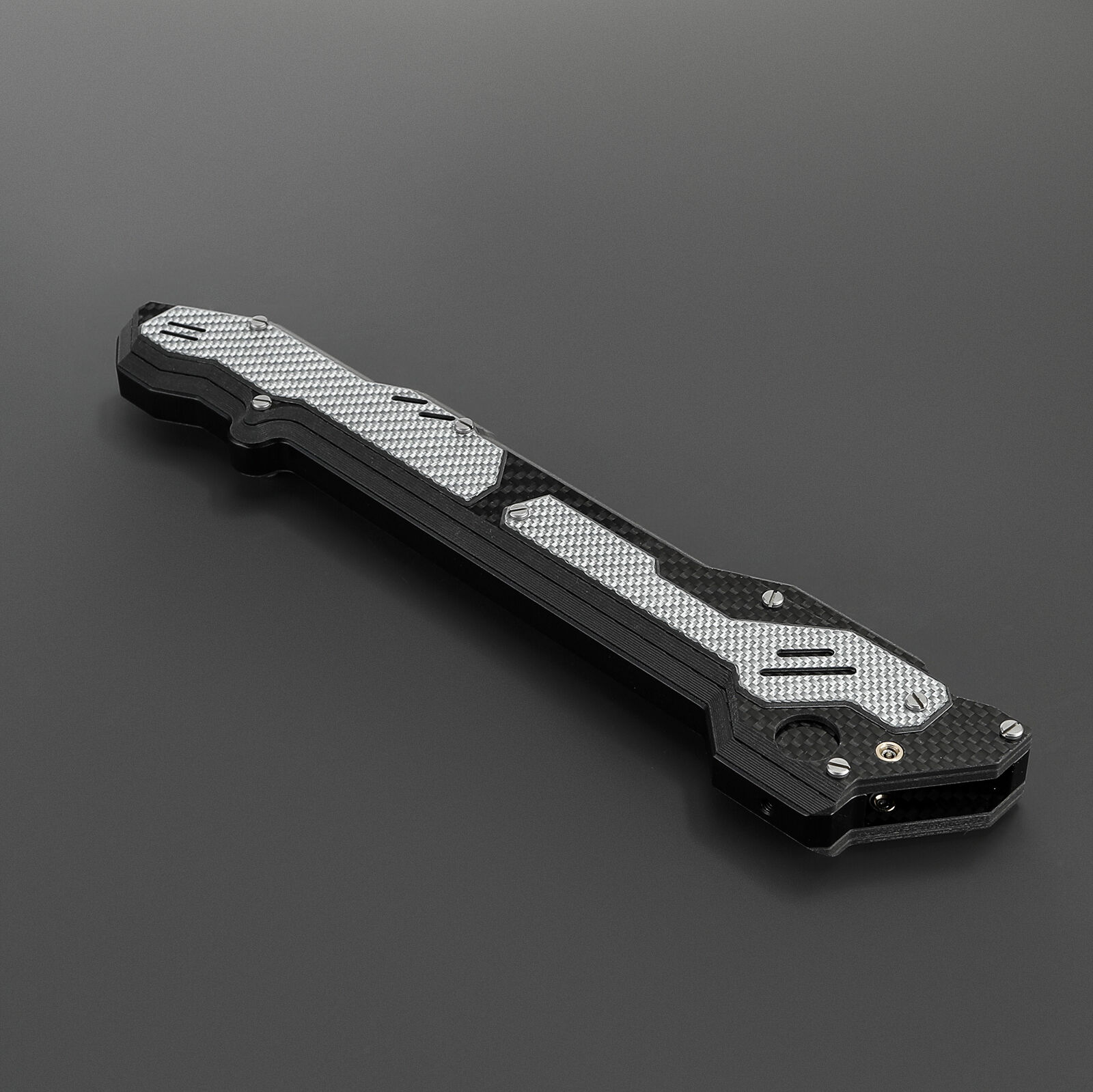 Where to Find the Best Wholesale Deals on Carbon Fiber and Aluminum Hilts
