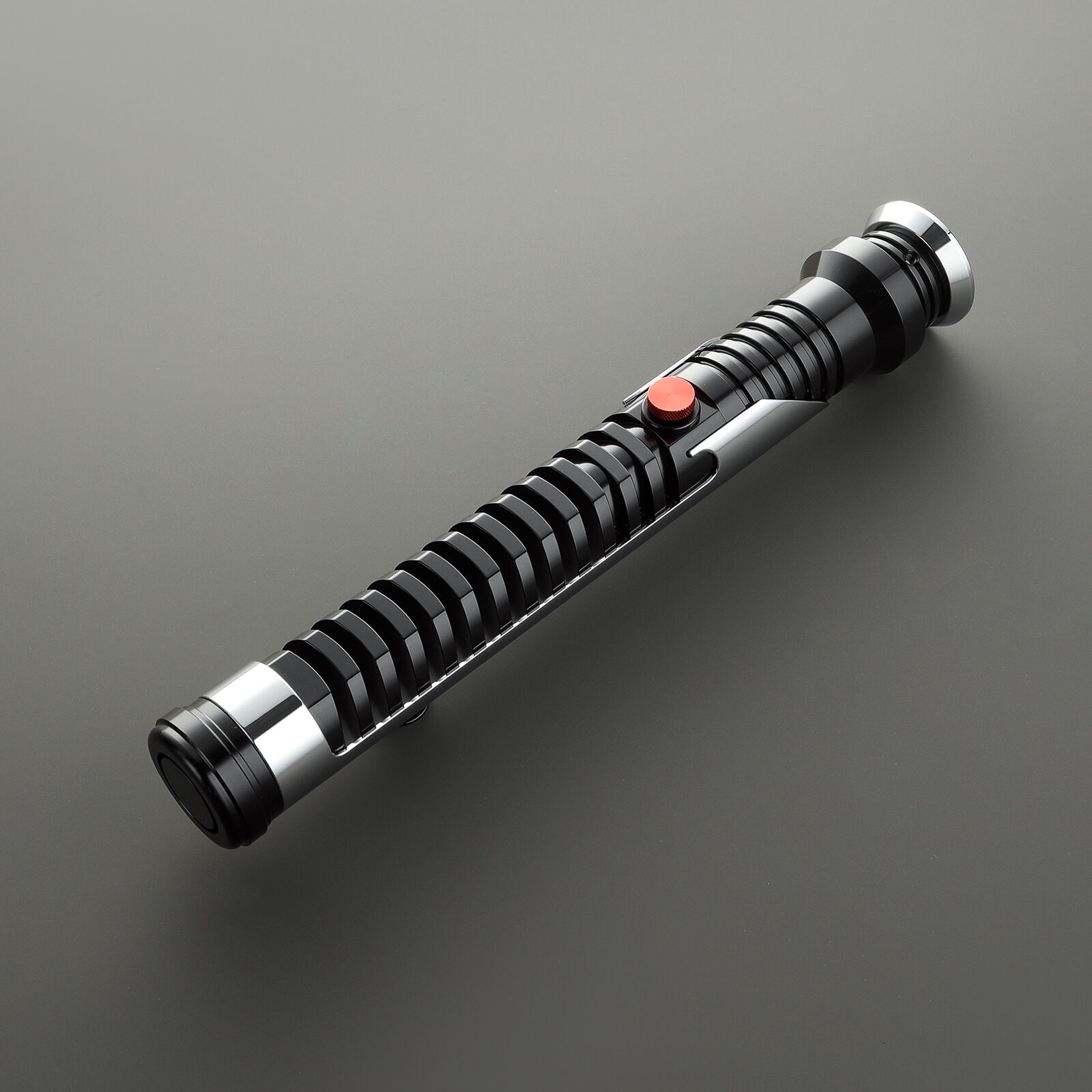 What Are the Unique Features of Qui-Gon Jinn's Lightsaber?