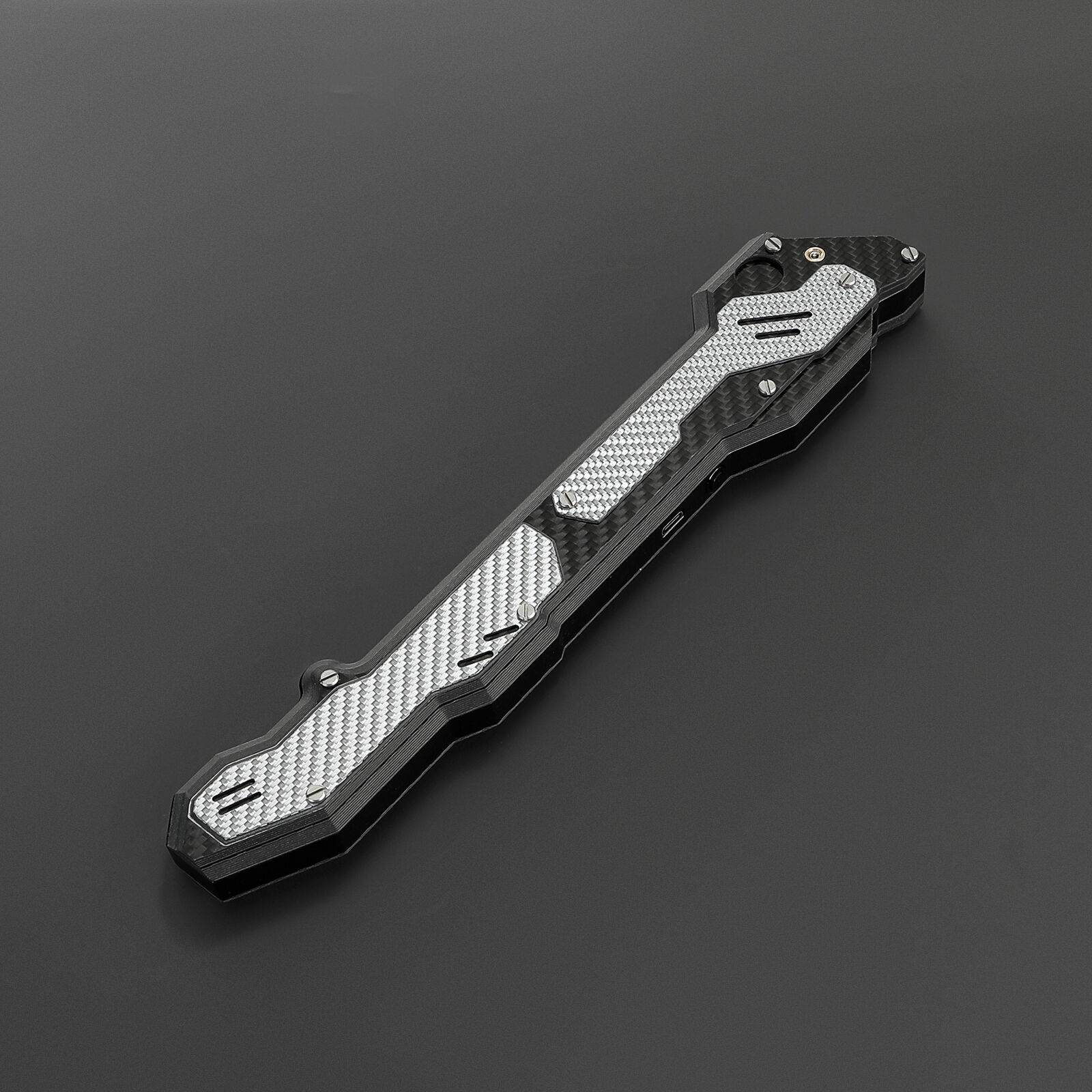 How to Determine the Right Hilt Material for Your Specific Applications