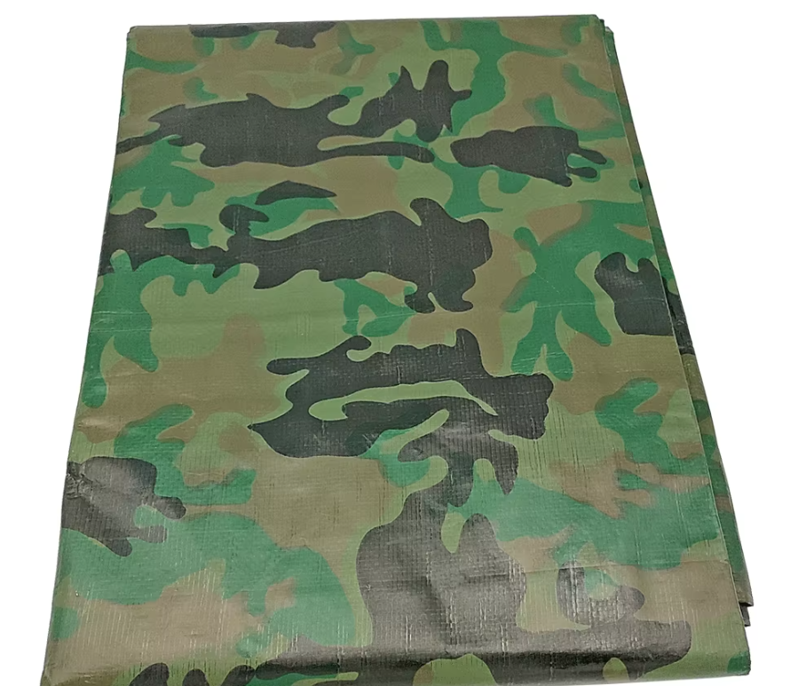 Lona Camuflada: Usos Versátiles Más Allá del Camuflaje