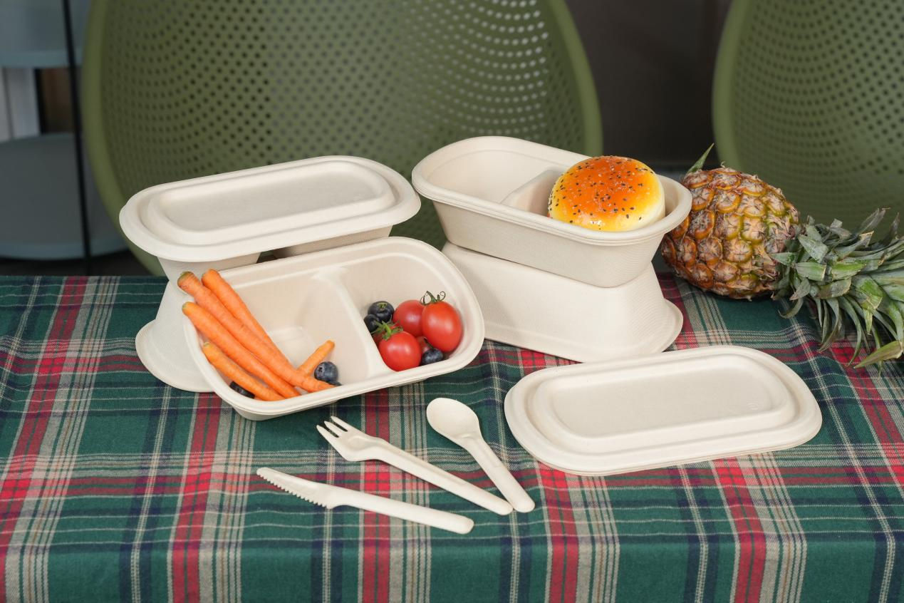 A lightweight bagasse disposable fork spoons set is perfect for airline meal service.