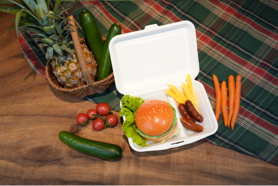 Biologisch abbaubare Schachteln: ideal für Burger zum Mitnehmen
