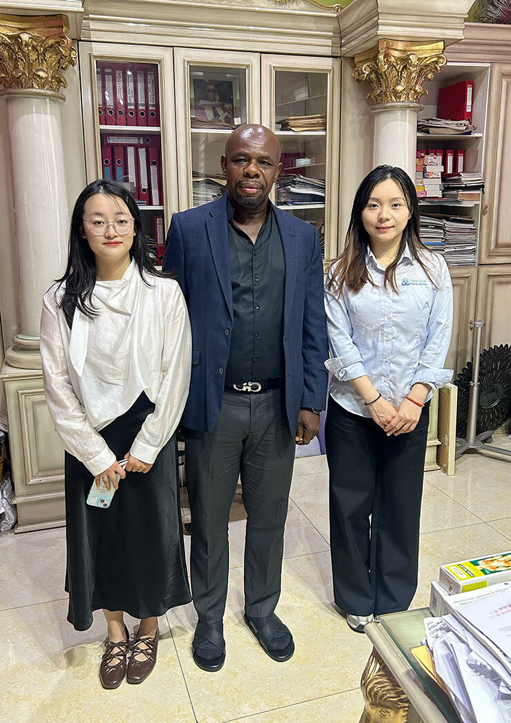 3a. Group photo during a client visit.jpg