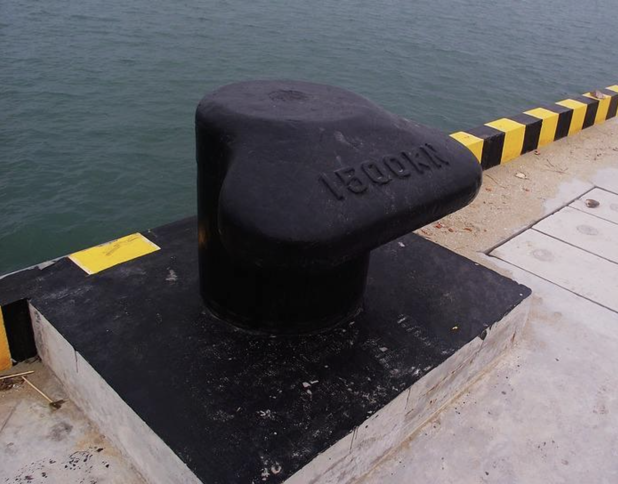 Your Trusted Partner for Premium Cast Iron Bollards——Dandong Pengxin