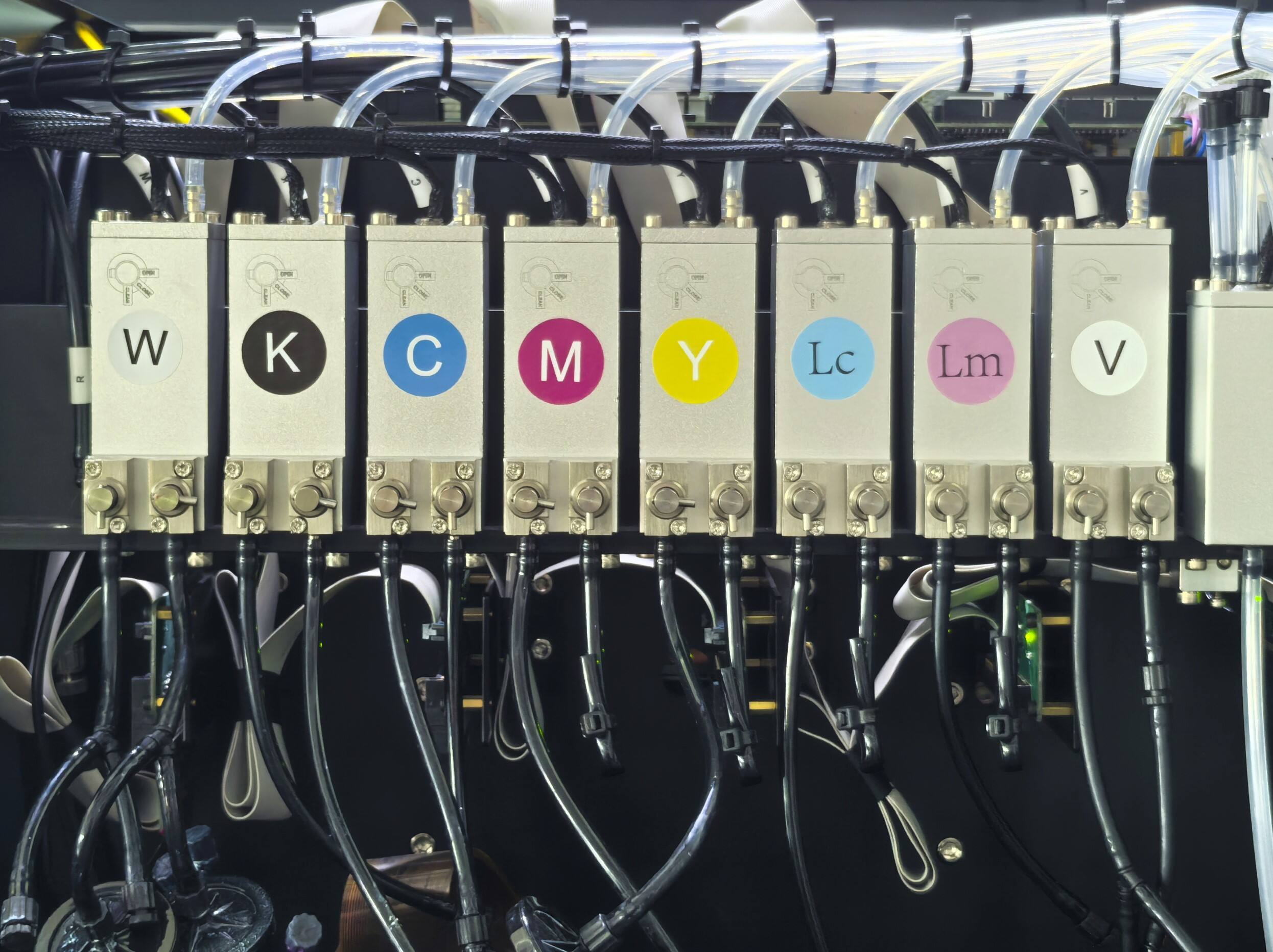 Cylindrical Printing: Compare Rotary Screen & Inkjet Methods