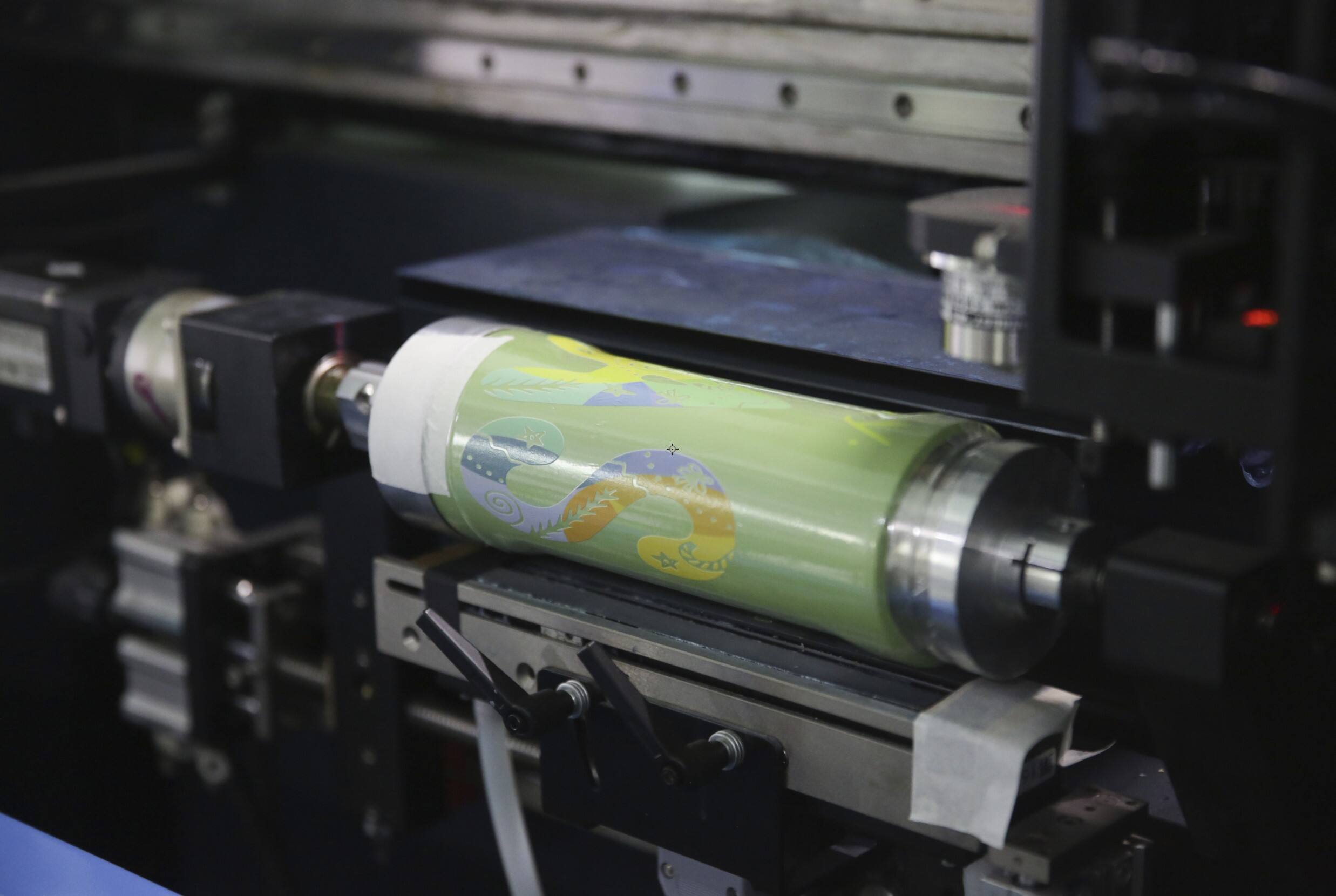 Drukarka atramentowa do kubków: Dlaczego jest popularna w przypadku personalizacji kubków reklamowych