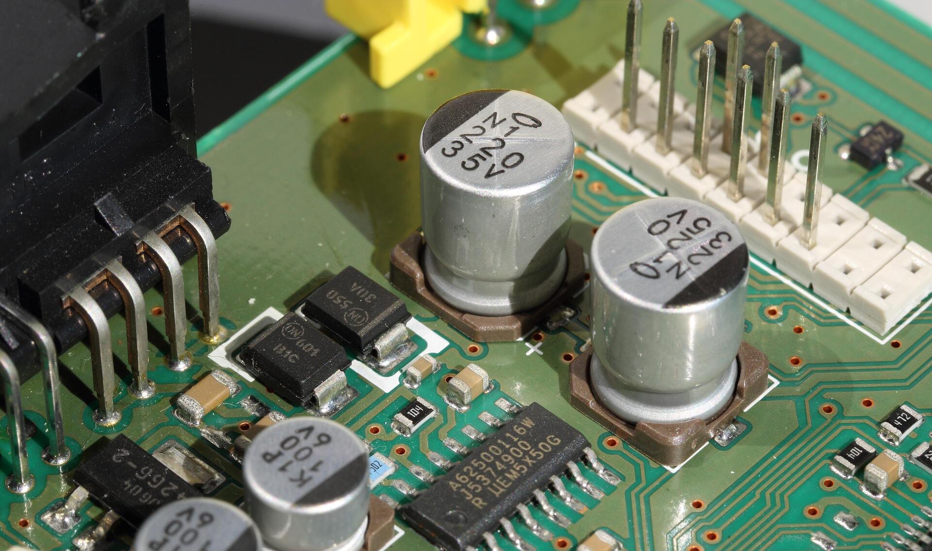 Elektrische Charakteristiken von Aluminielektrolytkondensatoren