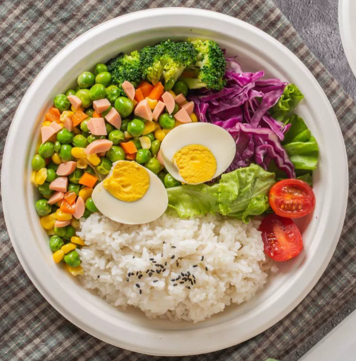 Eco-Friendly Sugarcane Paper Plates for Sustainable Dining