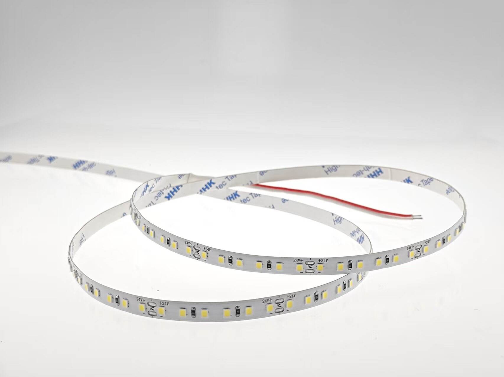 Profesjonell SMD-120D-8MM lavspenningslysstripe ODM/OEM-tilpasning, leder den teknologiske revolusjonen med ti meter uten spenningsfall