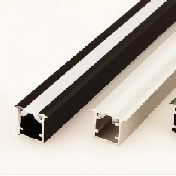 Positiv leuchtende Schrankserie aus Aluminiumprofilen