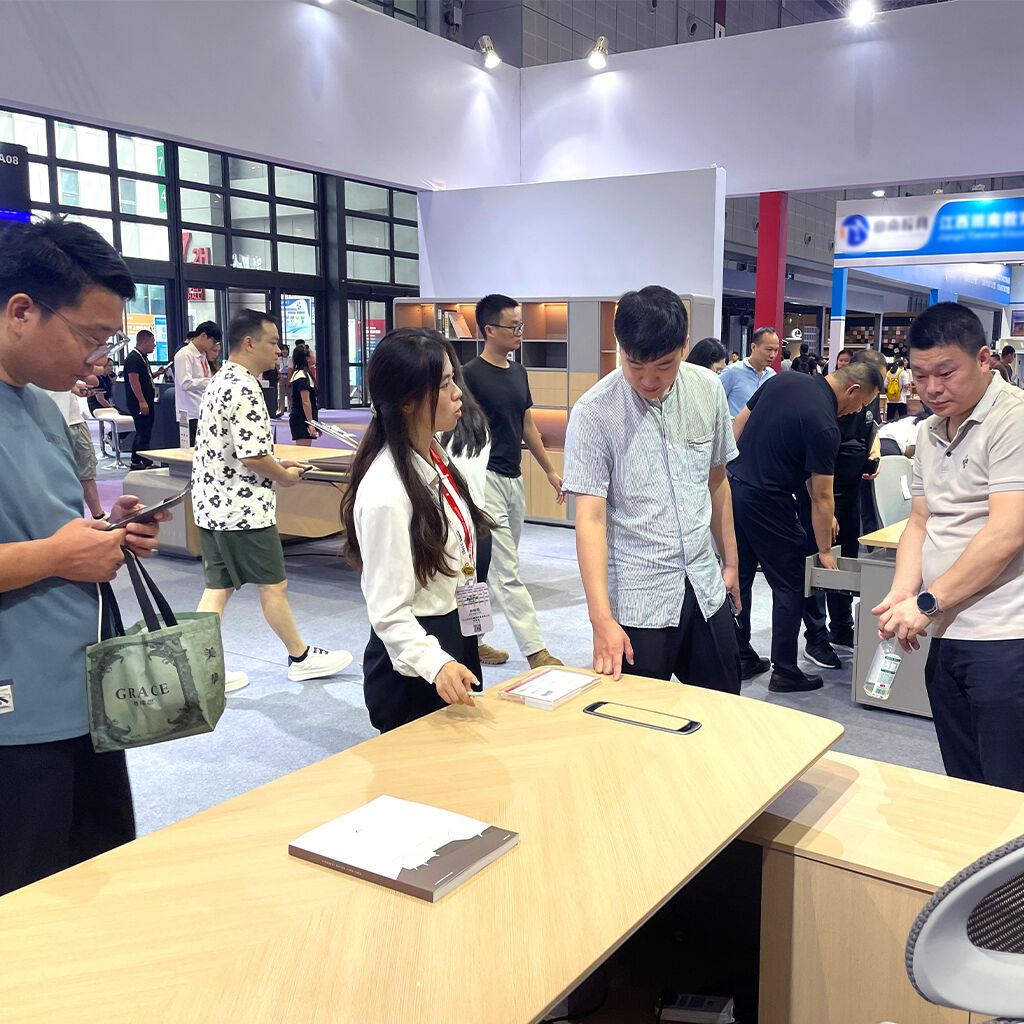 Xiangshi Breaks Office Furniture Homogeneity with Innovative Design at Shanghai Furniture Fair