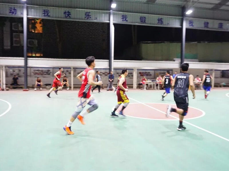 Leidenschaft für Basketball entfesselt | Basketball-Freundschaftsspiel im Hallenstadion der Shenzhen Deshunyi Household Products Co., Ltd.