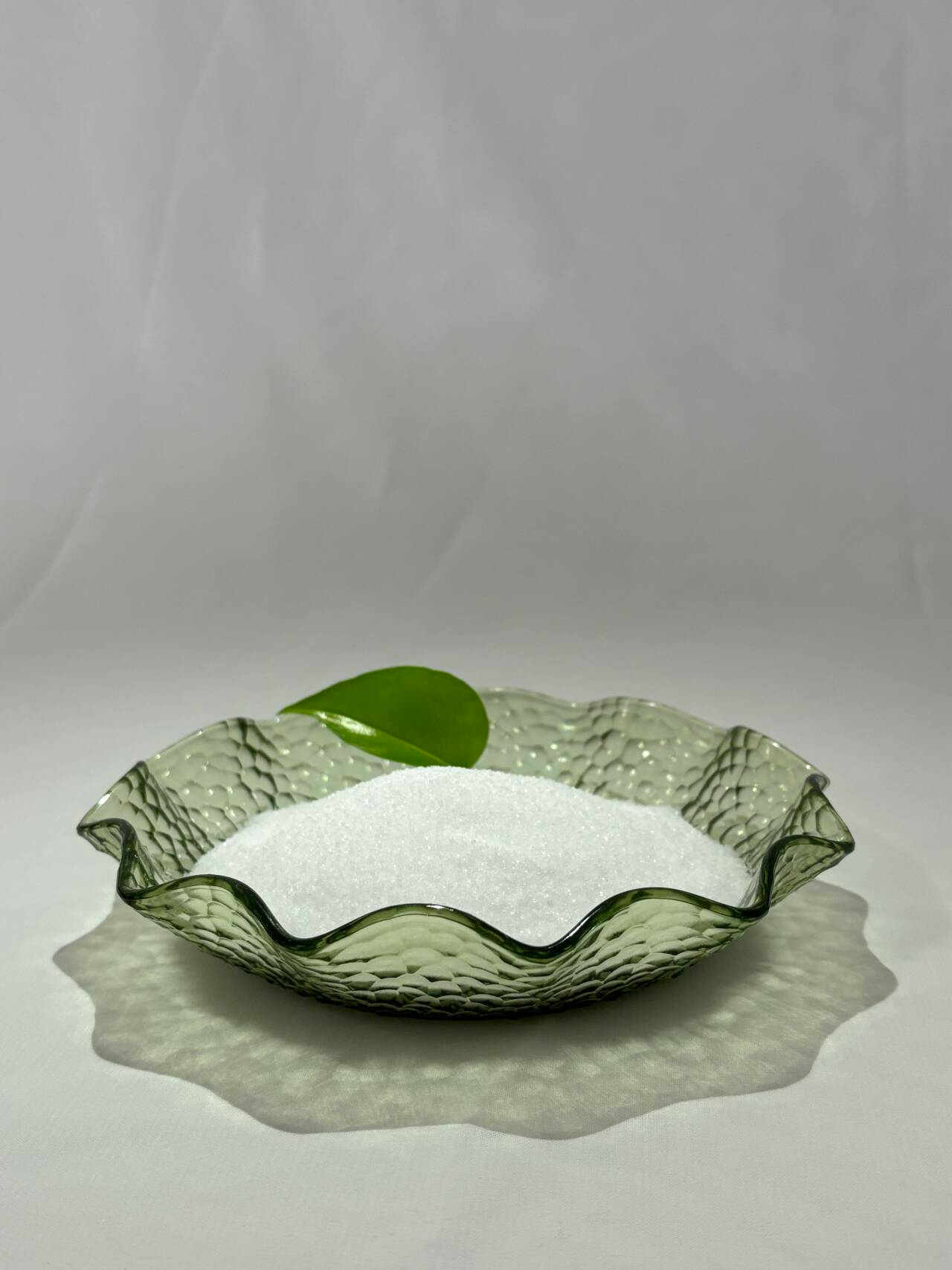 Which potassium carbonate specs meet pharmaceutical requirements?