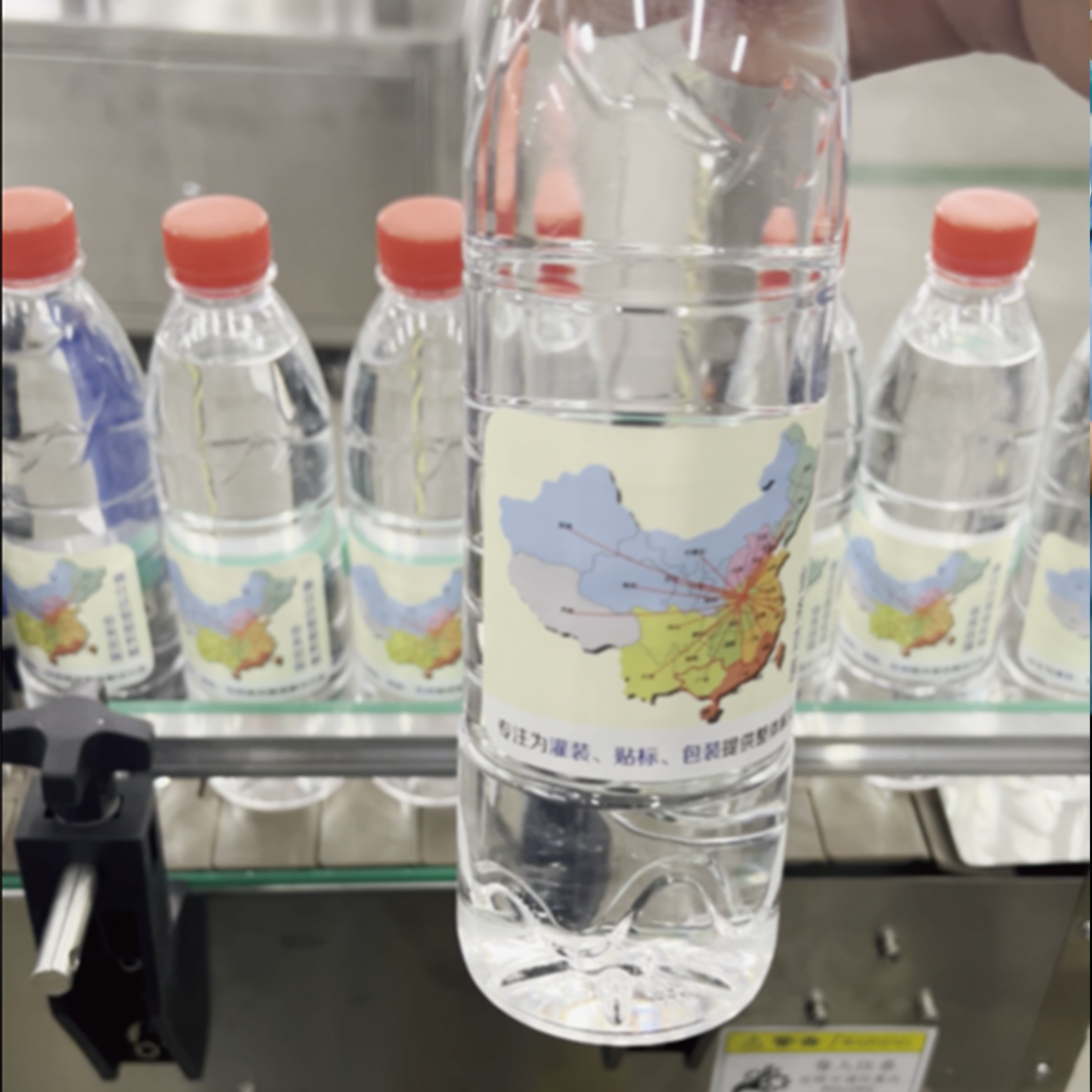 High-Speed Water Bottle Labeling (Food & Beverage)