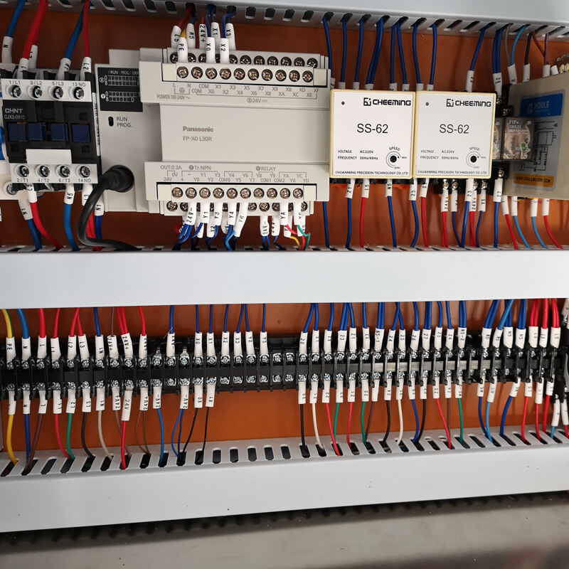 4-Head Servo-driven Sauce Filling Machine details