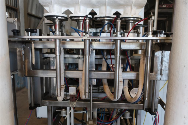 Remplisseuse à piston 4 têtes à installation rapide : optimisez l'efficacité de votre ligne de conditionnement