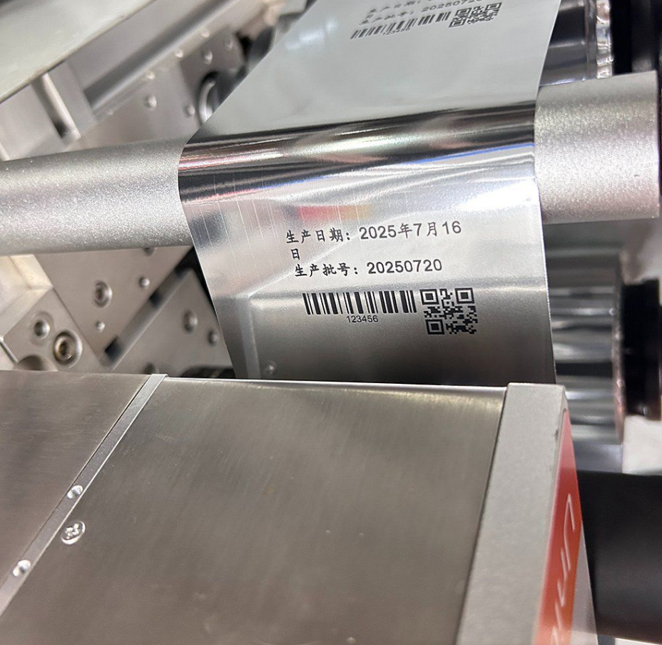 Bagaimana mesin pengekodan memastikan ketelusuran untuk produk makanan?