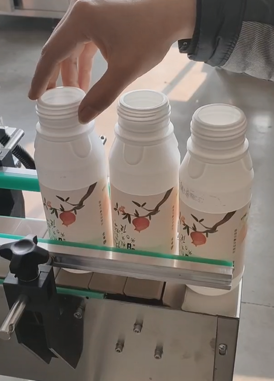 Desktop Positioning Round Bottle Labeling Machine manufacture