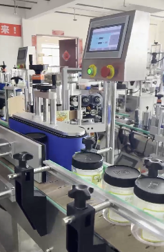 Anong bilis ang kayang abotin ng mga awtomatikong roll-on labeler kada minuto?