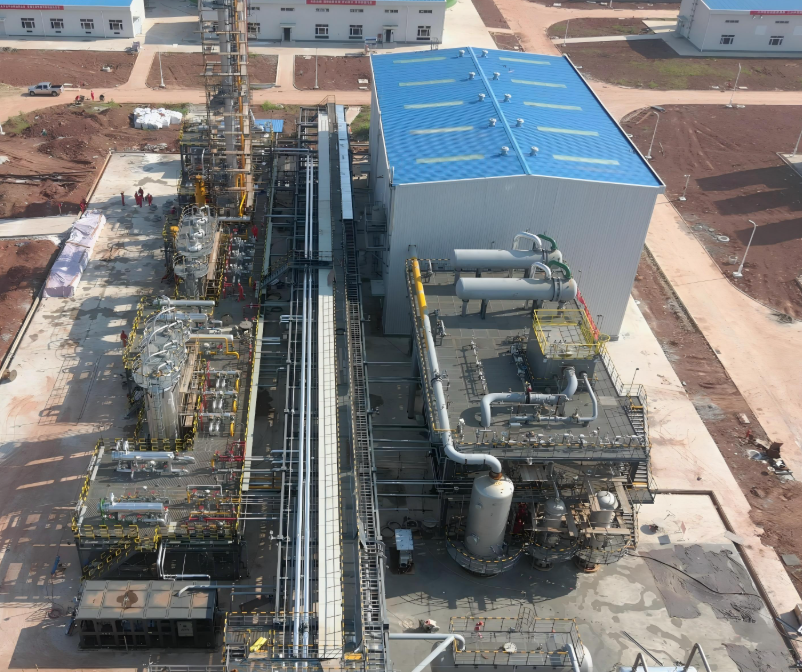 How does liquefied natural gas enable efficient long-distance energy transport?