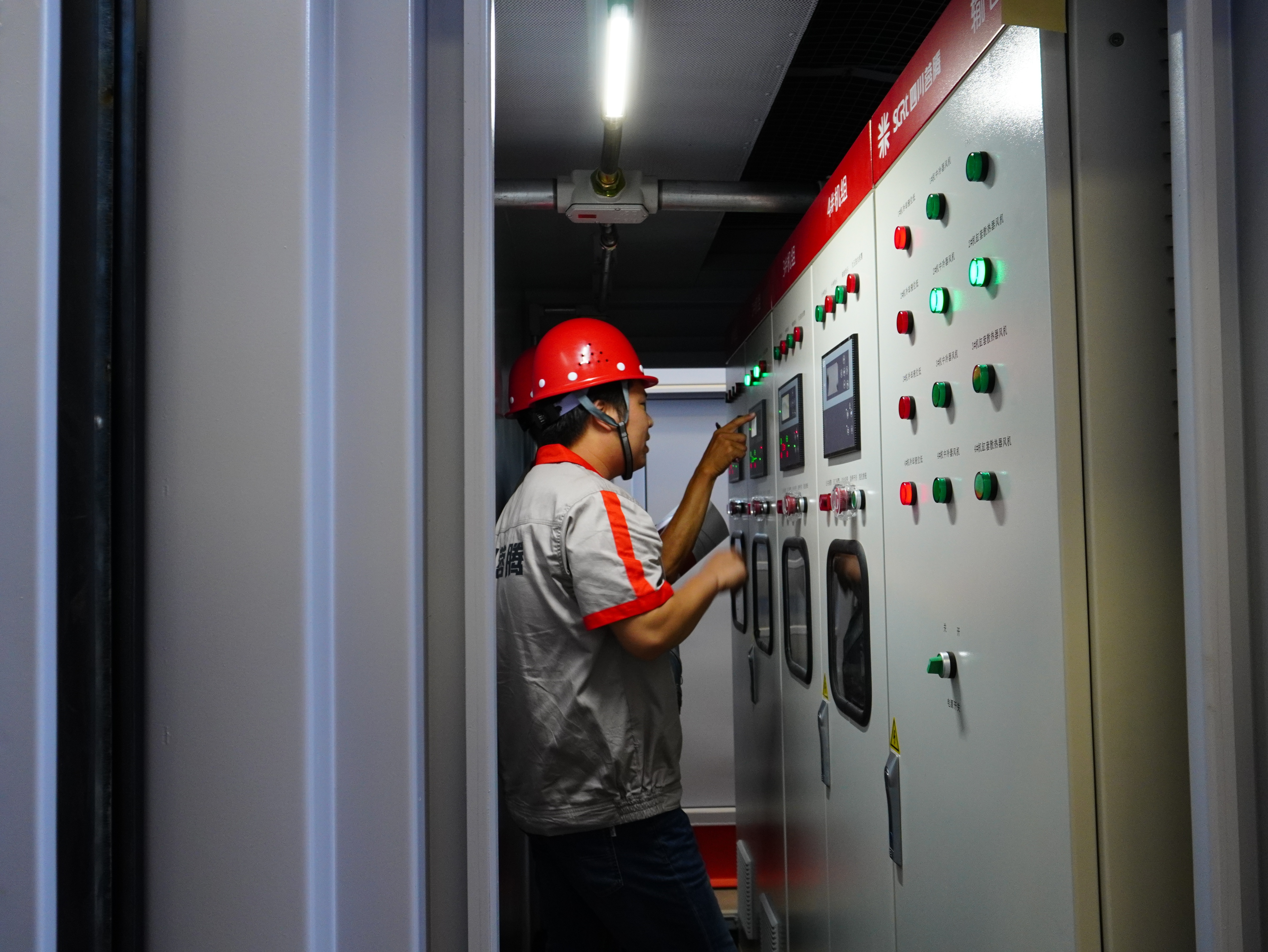 مولد كهرباء يعمل بالغاز الطبيعي: طاقة نظيفة وفعالة ومستدامة