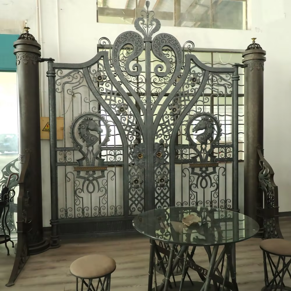 Daya Tarik Estetis Pintu Masuk Besi Tempa yang Dibuat Secara Artistik