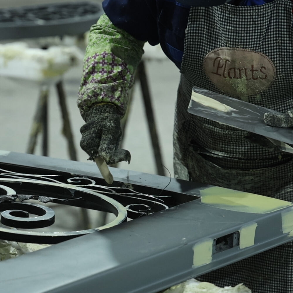 Applying Putty (Atomized Gray)