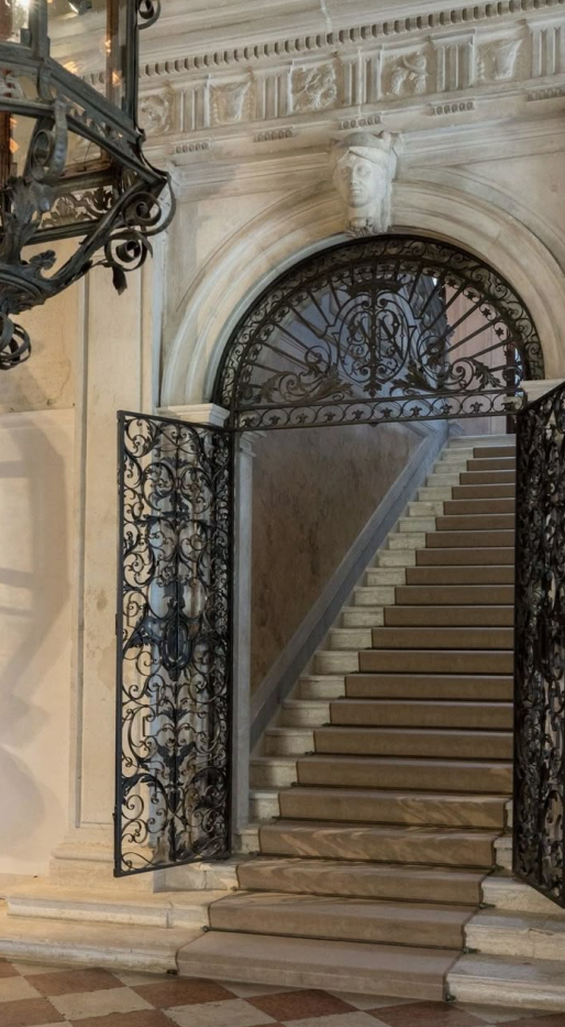 Unde găsiți furnizori fiabili de porți din fier făcute manual?