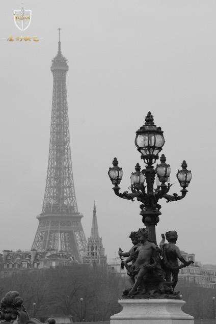 প্যারিসের রাস্তার লৌহশিল্প নকশা: স্থাপত্যের মধ্য দিয়ে প্রবাহিত রোমান্টিক কবিতা