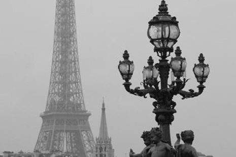 Design în fier forjat pe străzile Parisului: Poezii romantice care curg prin arhitectură