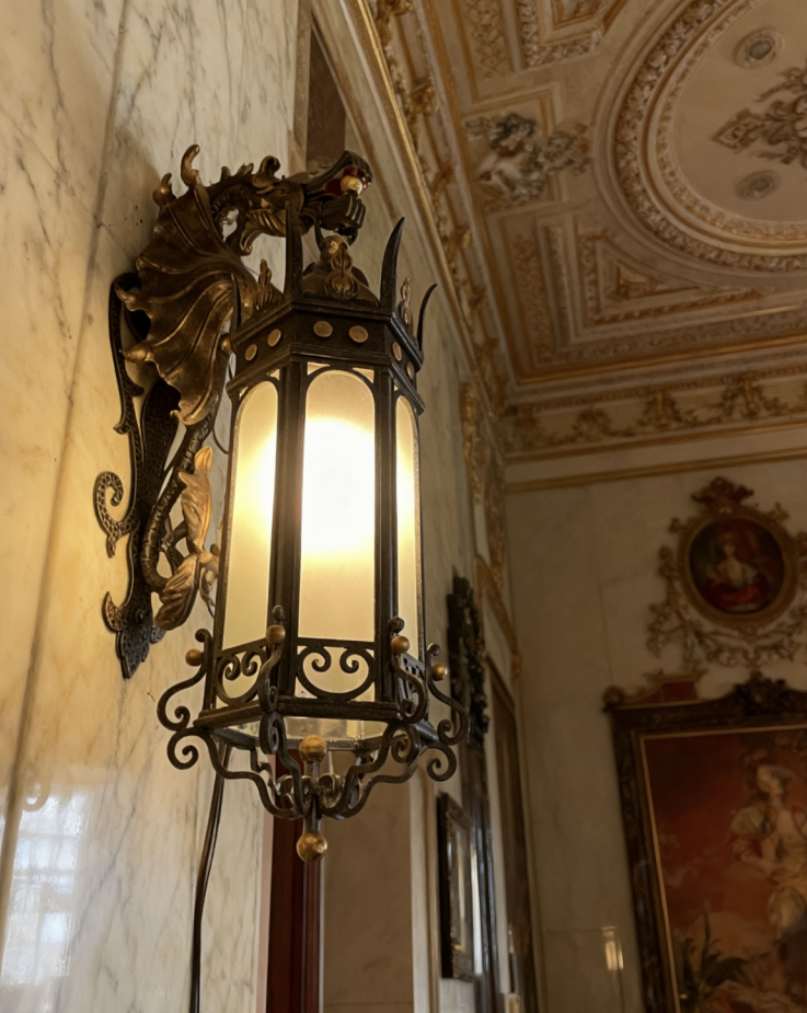 How to Select an Iron Wall Lamp That Complements Architectural Style?
