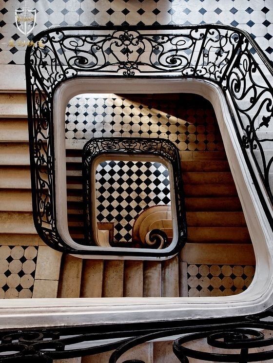 Aesthetic Appreciation of Ironwork Rotating Stairs3.jpeg