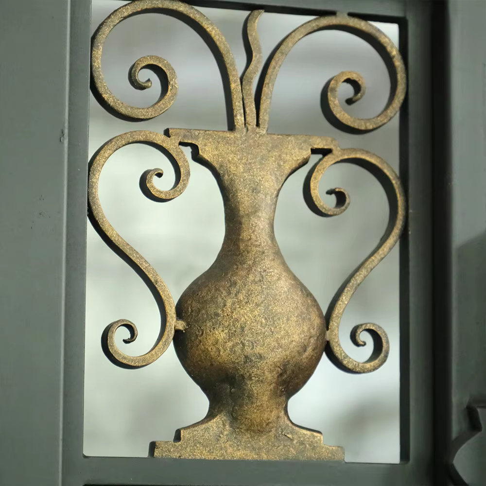 Our Factory Makes Wrought Iron Courtyard Gates with Relief, Suitable for Outdoor Gardens supplier
