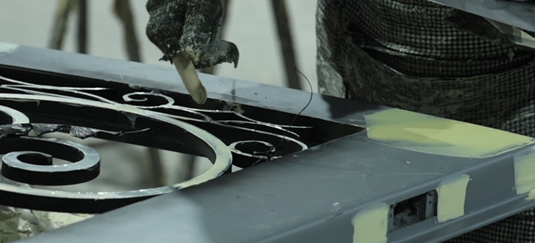 Applying Putty (Atomized Gray)