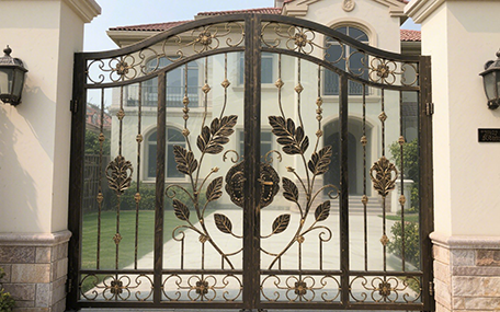 Baroque Iron Ballet Gates Telling Stories of French Châteaux🏰