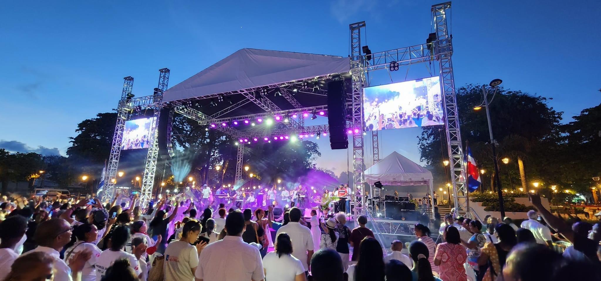 統合型電源および信号分配