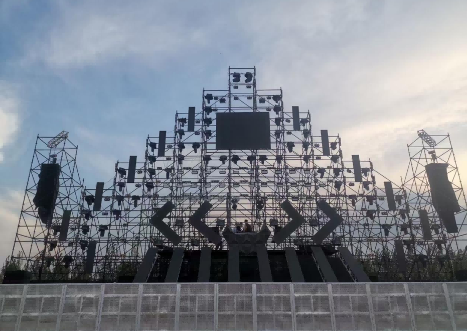 Customized Layer Trusses And Stage For Large Outdoor Music Festival In Tanzania