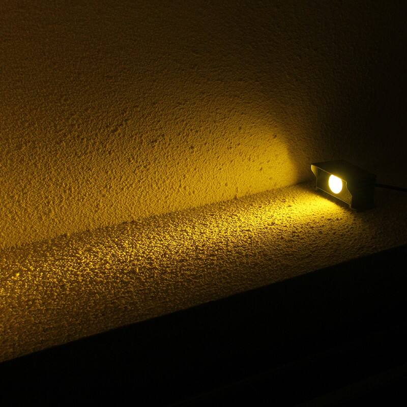 Lumière de chemin unidirectionnelle à émission latérale LED