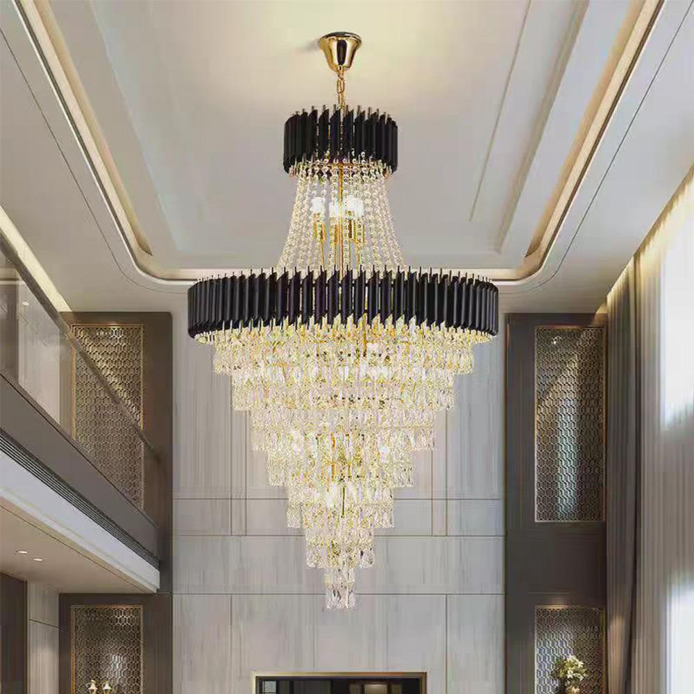 Lampadario di cristallo di lusso con dettagli neri e dorati - Perfetto per soffitti alti