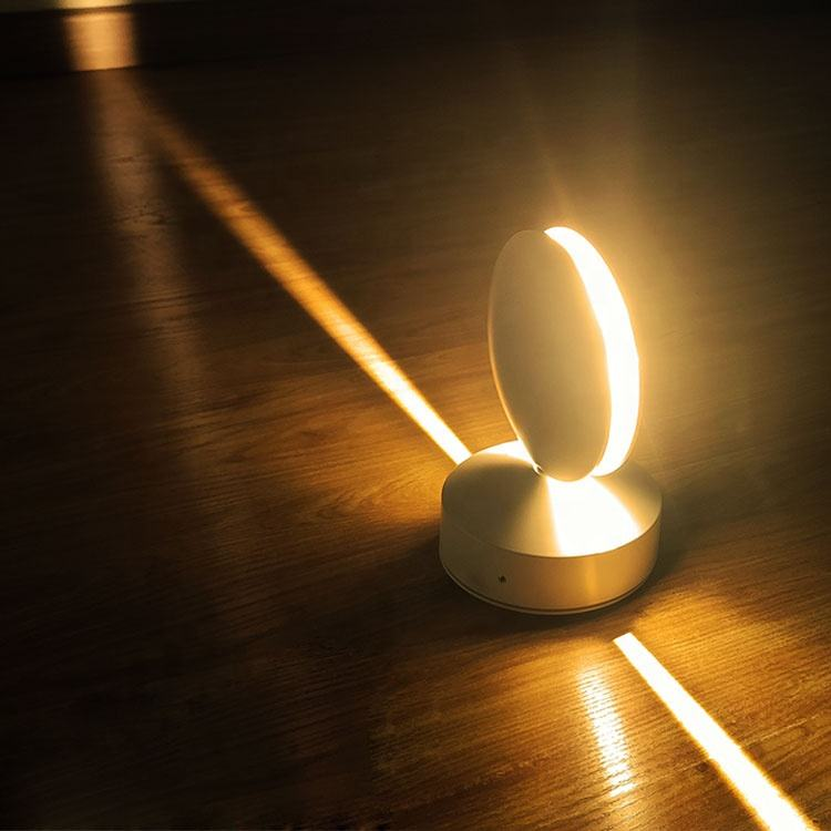 Luz de Lavado de Pared LED - RGB y CCT Ajustables, Ángulo de Haz 10°, Resistente al Agua IP65, para Iluminación Decorativa Interior y Exterior, Diseño Moderno, Potencia 8W