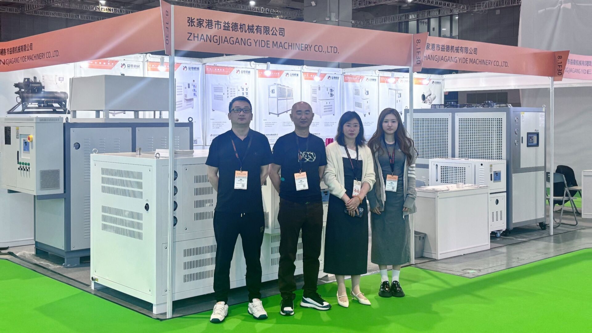 Yide Machinery trat auf der Shanghai International Floor Exhibition 2025 in Erscheinung