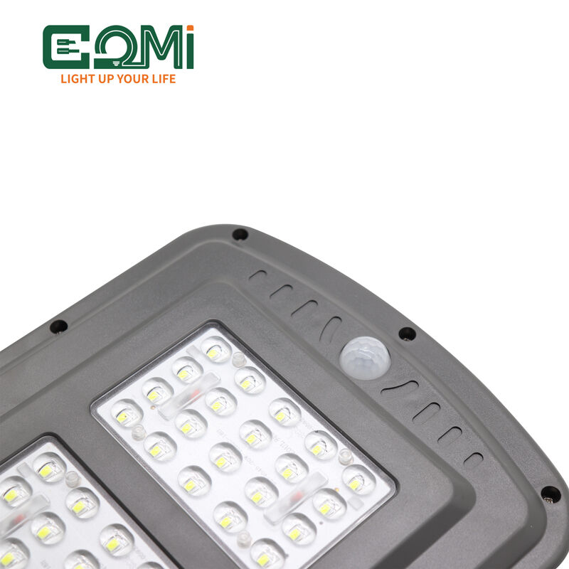 Lampă solară de stradă integrată cu senzor de prezență umană