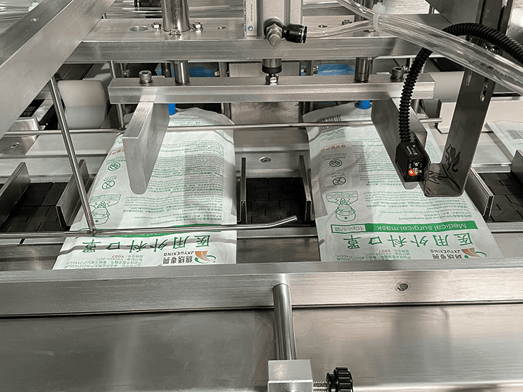 Details of Automatic double push suction vacuum bagging machine (2).png