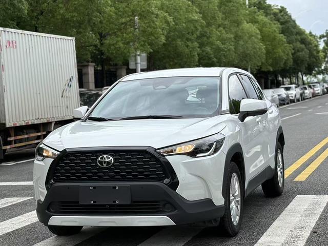 Top 5 Dahilan Kung Bakit Bumili ng Second-Hand na Toyota na May Mababang Mileage