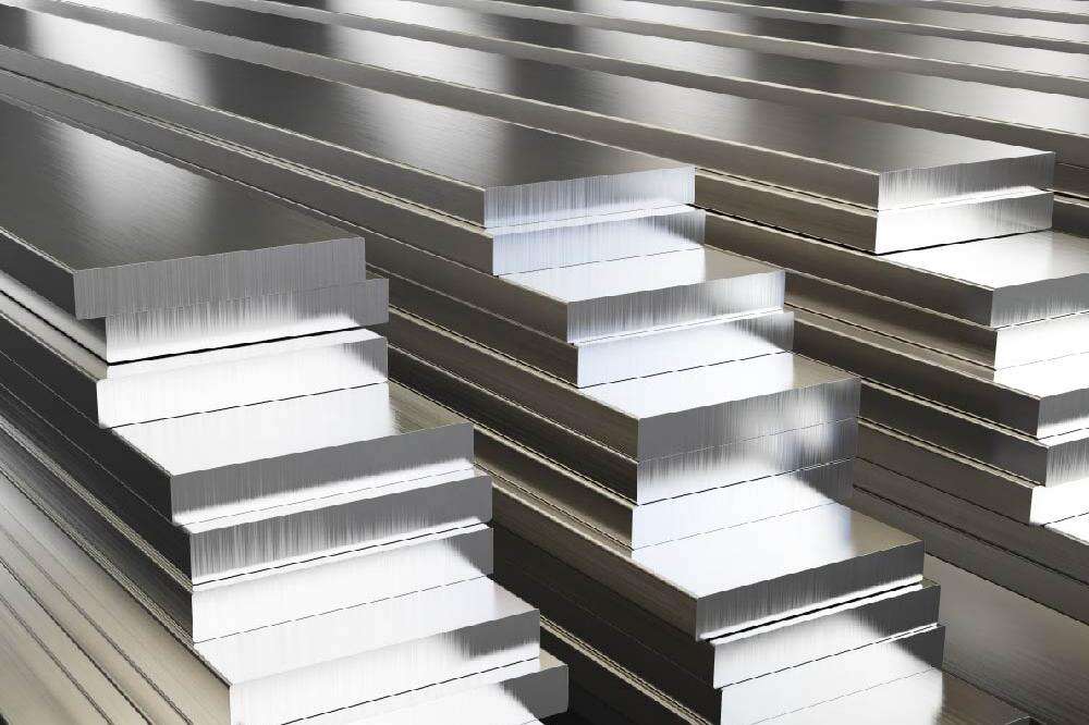 Machinability comparison between 6061 aluminum and stainless steel in CNC prototyping applications