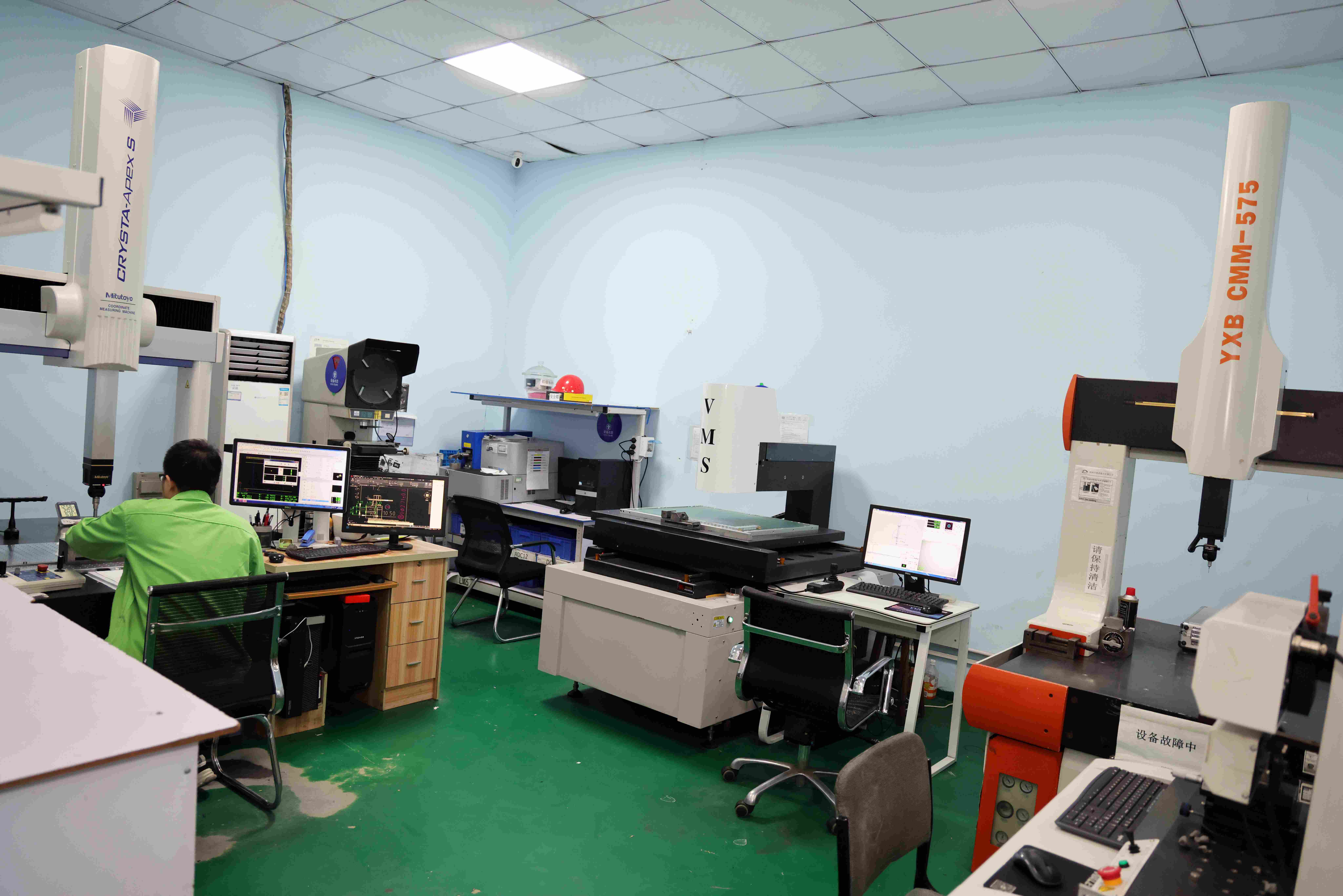 Engineers testing aluminum alloy quality and running mold flow simulation in a die casting laboratory