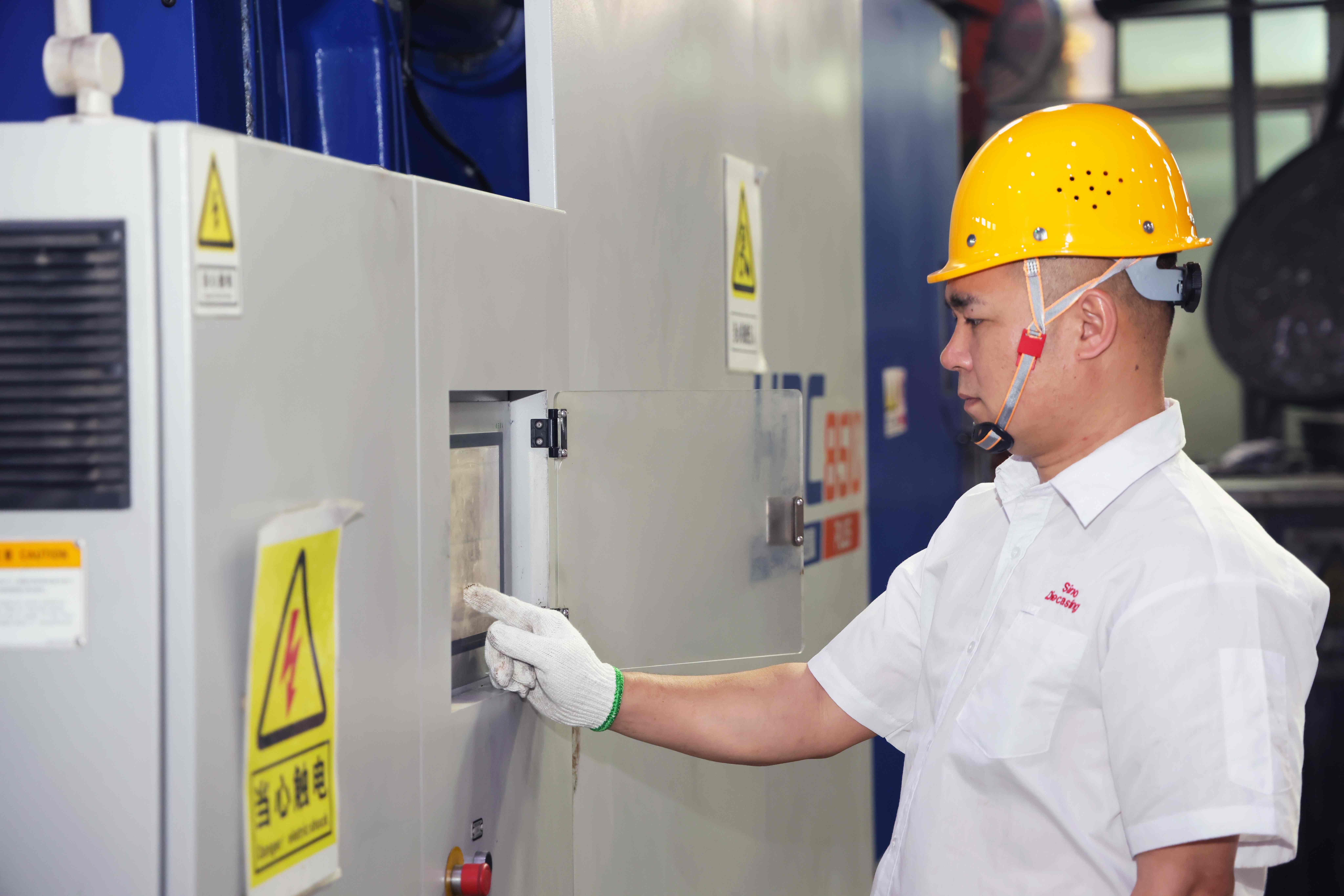 Die casting factory using SPC and real-time monitoring systems to maintain aluminum casting consistency