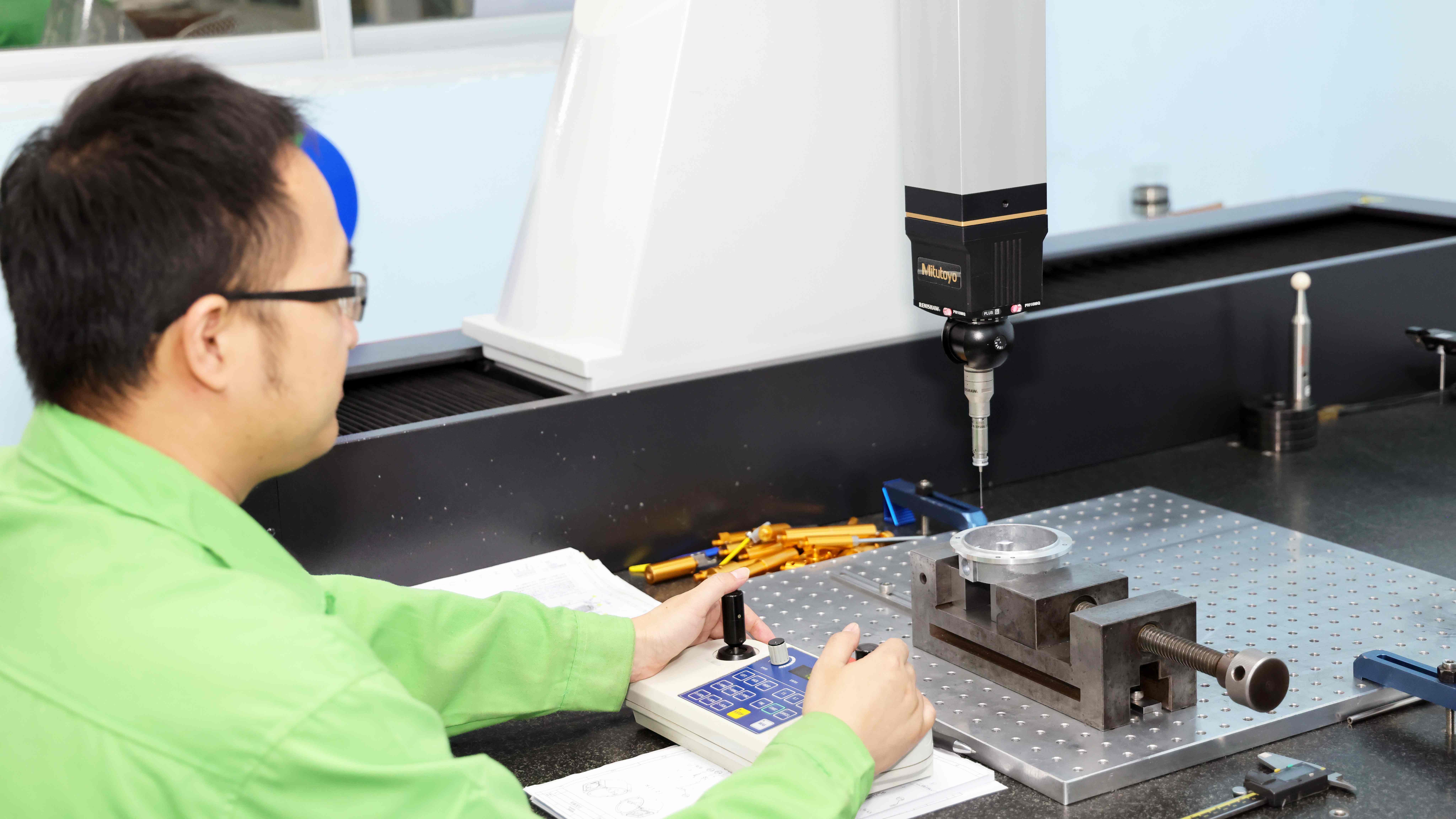 CMM dimensional inspection and spectrographic analysis ensuring ASTM-compliant aluminum casting quality