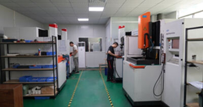 Mirror surface spark machining center