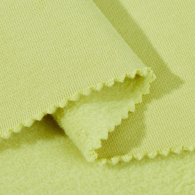What are the thermal properties of fleece fabric for extreme cold?